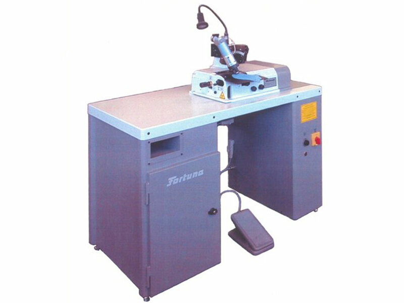 FORTUNA 34S - AGM.
Máquina de rebajar sebago. Inclinación hasta 45º. Completa con mesa de aspiración.