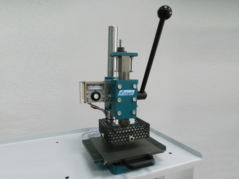 Line T14. Máquina de grabar manual con calor.