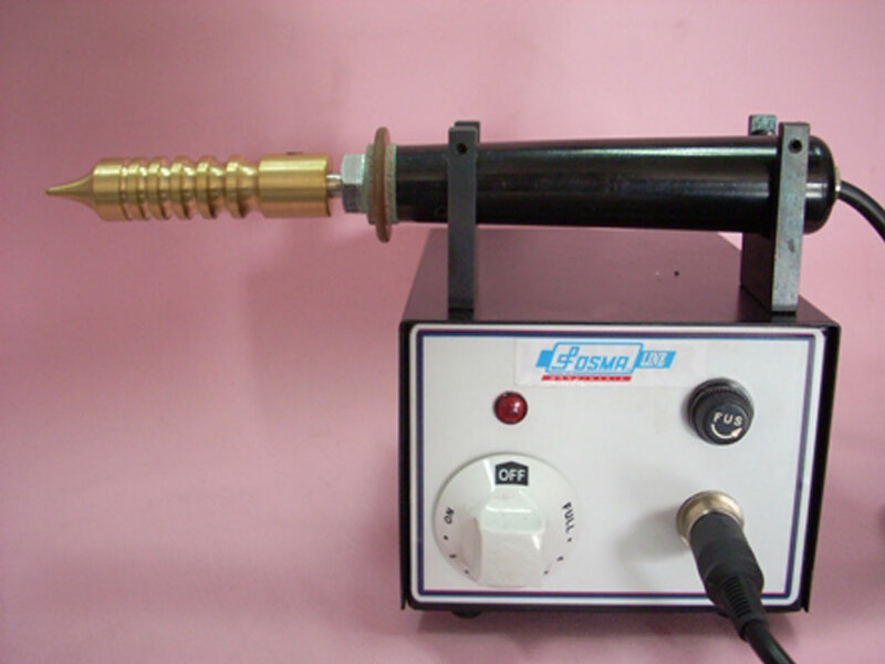 LINE CR1.
Máquina para aplicar calor a los cantos con cabezal multiranuras