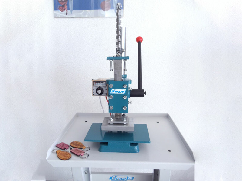 Line T14
Máquina manual para grabar pequeños logos con calor