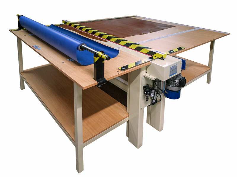 LINE JH03
Cizalla para cuadrar pieles